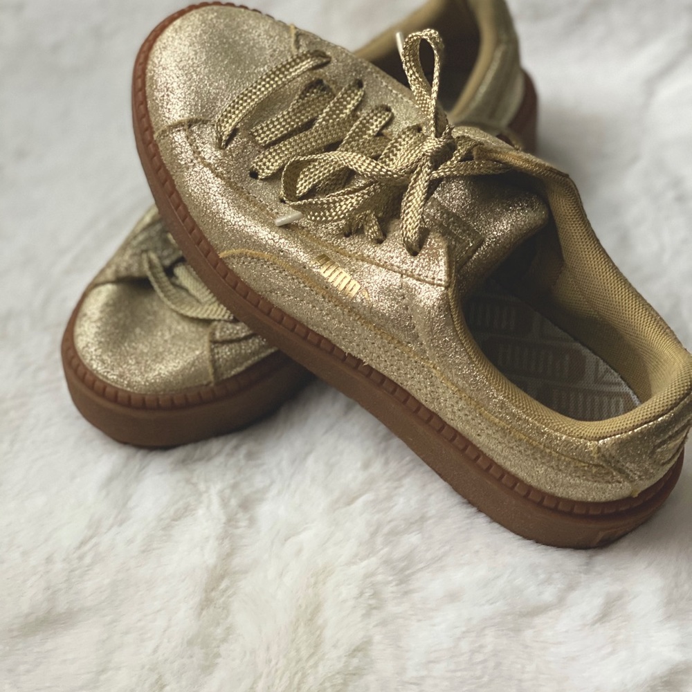 Gold Platform Pumas